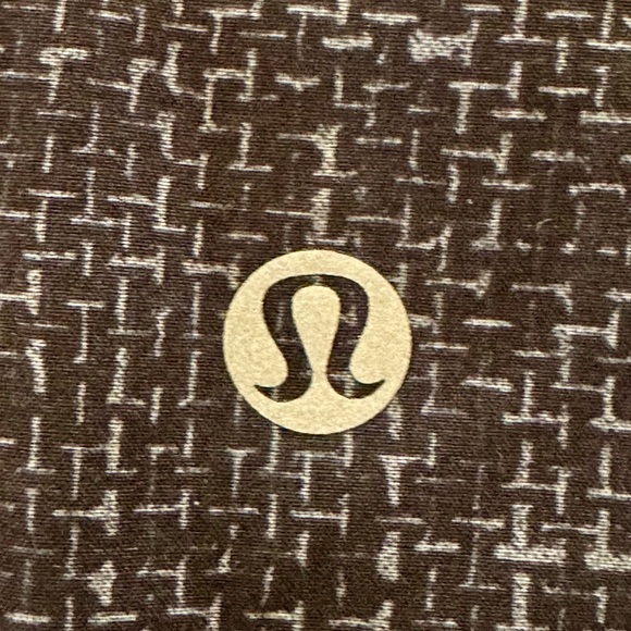 Lululemon linerless 20” shorts. Basket weave pattern. Sz L - Picture 5 of 6